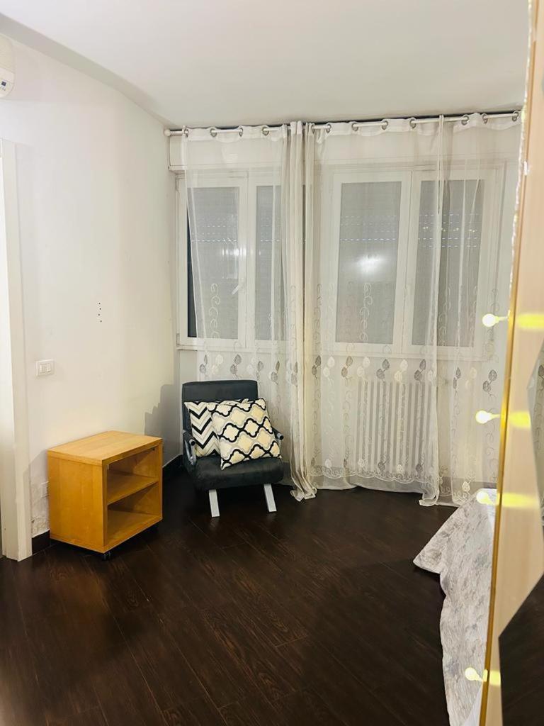 Easy Room Italy Prada 米兰 外观 照片